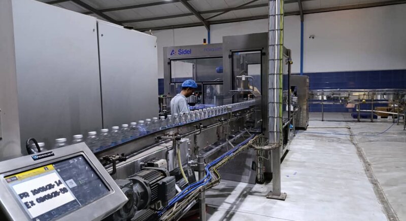 مصنع آرين - مرحلة التعقيم والتعبئة الآلية للمياه